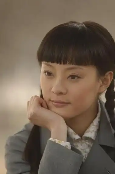 孙俪刚出道那几年,眼睛不大,脸型也好看