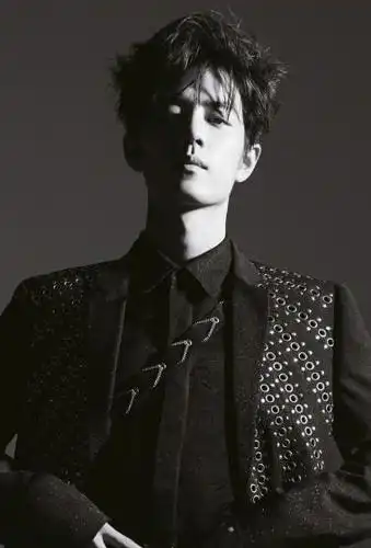 肖战酷帅撩人黑白写真大片69