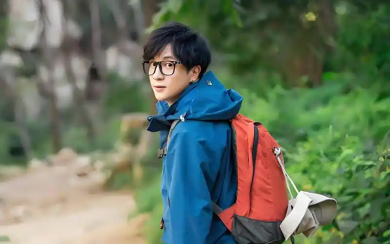 3,薛之谦但随后又有粉丝科普,通过小程序购买的并不具备参加签售会的