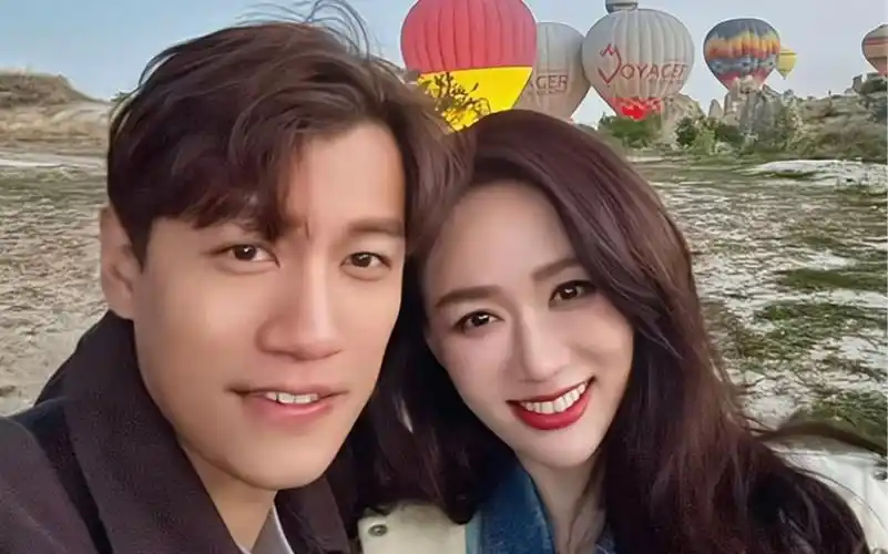 陈乔恩与老公晒照庆祝结婚2周年 真是越来越有夫妻相了,两人笑容旅骀