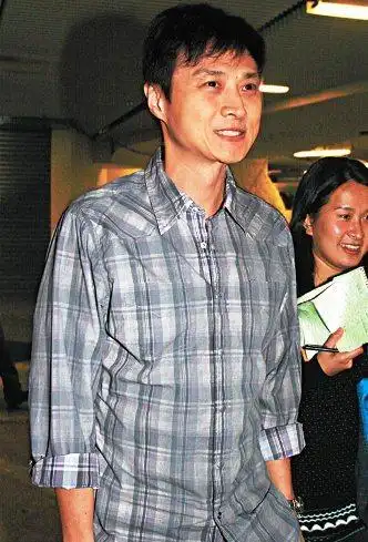 倪震受访三度落泪:我比陈冠希还坏