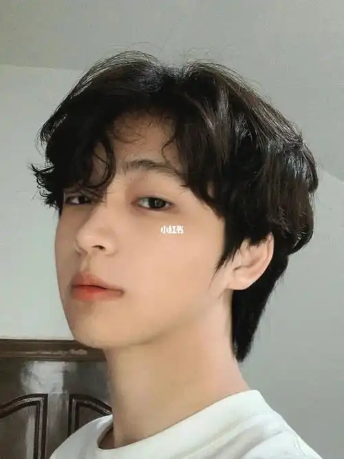 男士秋冬发型参考:慵懒日系卷发一到冬天就要冲卷发,细软星人大爱卷毛