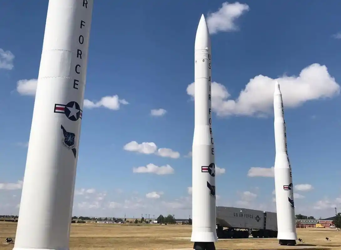 美军一枚"民兵3"洲际弹道导弹,在发射后发生不明原因的异常情况,最后