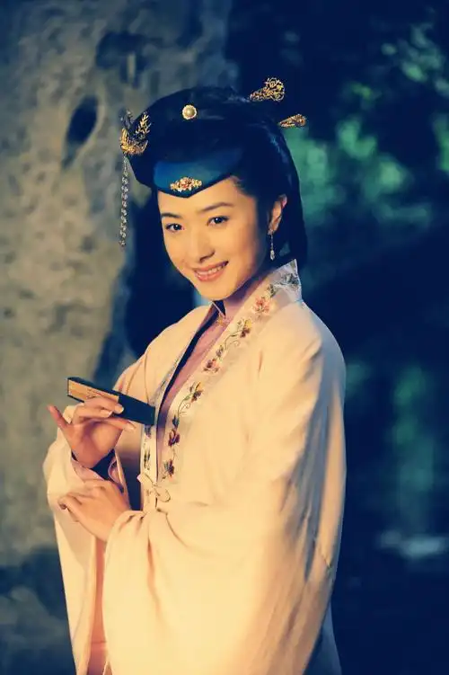 万茜:曾宣扬不婚,却在最红时嫁普通丈夫,40岁冒险生孩子 - 电视剧资讯