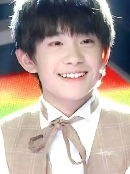 易烊千玺二三逢时戢鳞风起