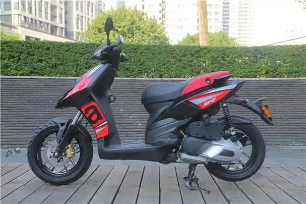 深度评测apriliasrmotard150