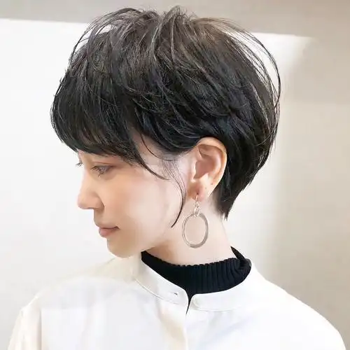 女人到了40岁,剪这3类发型就对了,显年轻,够时尚,不落伍_短发