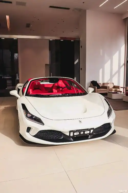 白色的法拉利f8外形如白雪公主内饰就是一团火热情奔放