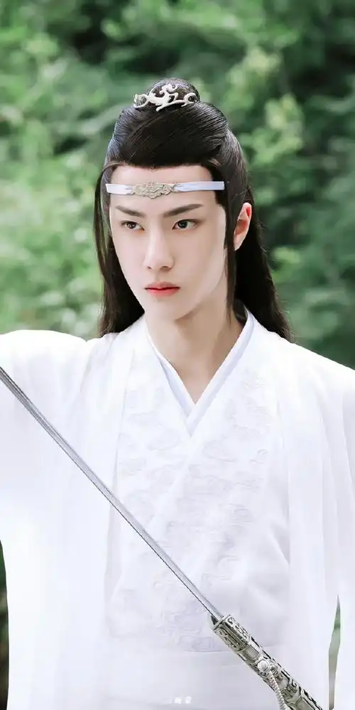 说起来王一博和横店是很有缘分的哦,王一博的代表作《陈情令》就有