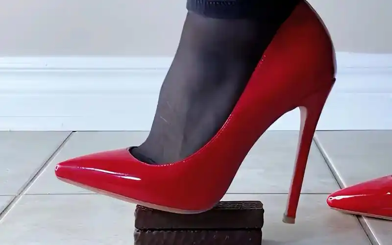 红色高跟鞋