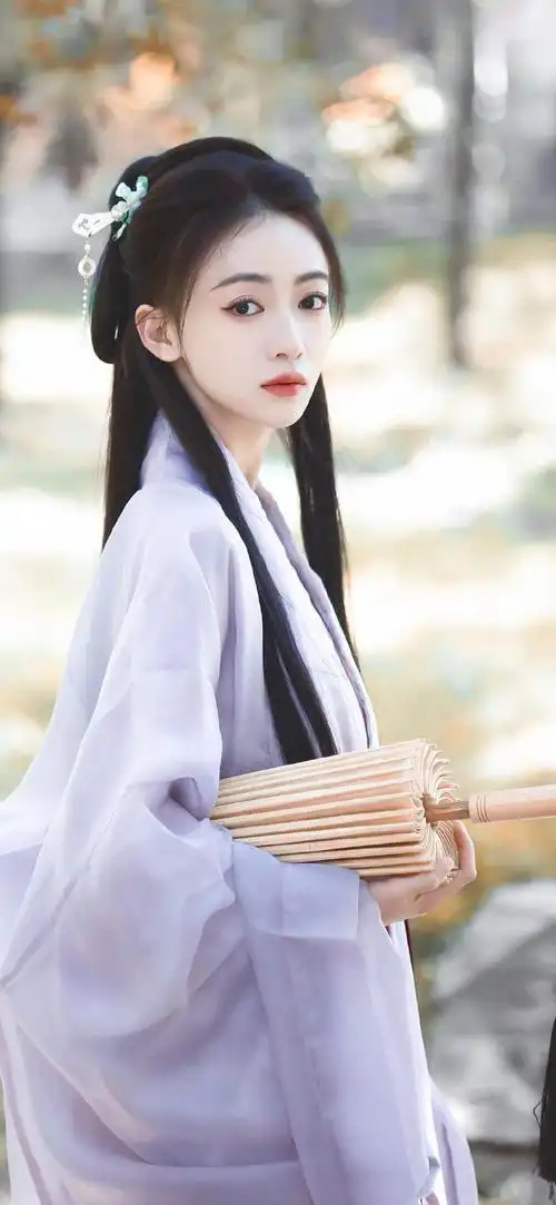 吴谨言紫色薄纱襦裙