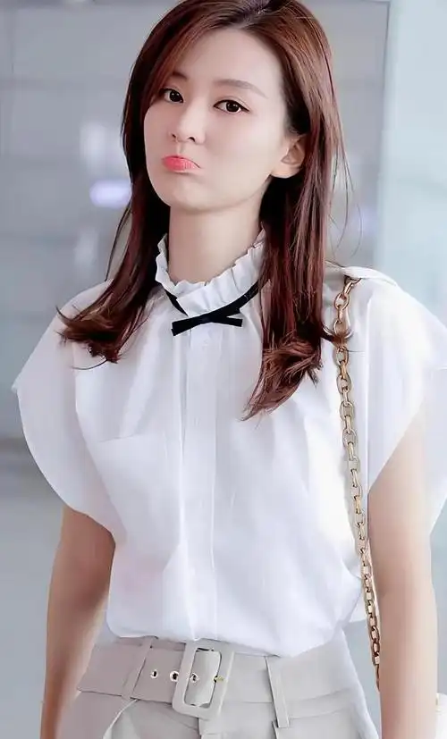 乔欣美照分享,白皙美丽,气质恰到好处的女神!_网易订阅