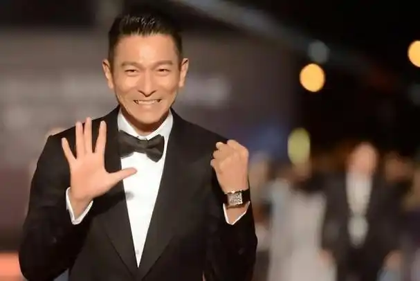 9位香港老牌男神年轻时个个都是大帅哥40岁后颜值大跌