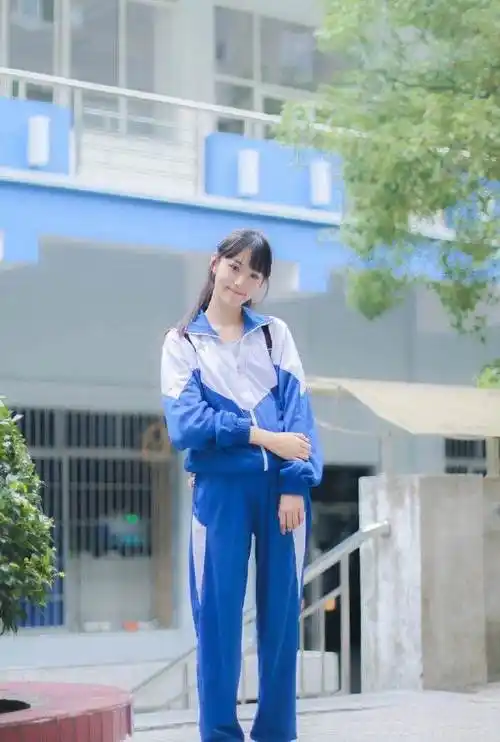 00后挑战奶茶妹妹清纯的高中校服少女王梓莼