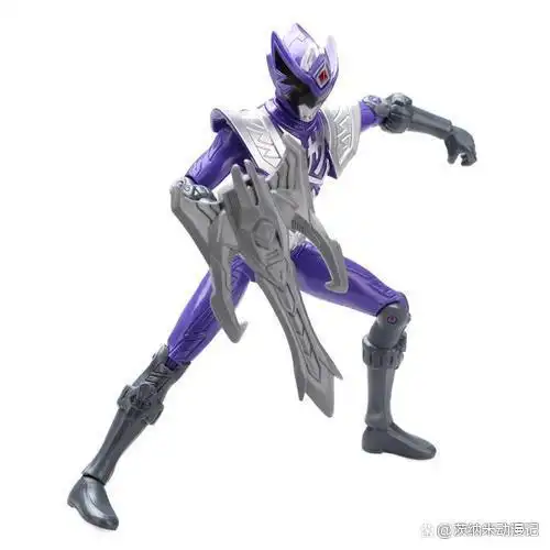 只是因为杨一击的父亲是巨神战击队里面的研究员福伯,因为那时候杨