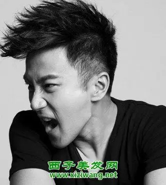 男生秃鬓角发型打理效果图