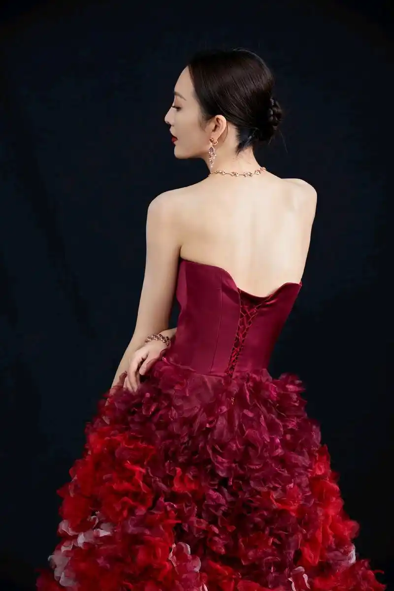 精美图集|王鸥优雅红裙晚礼服写真