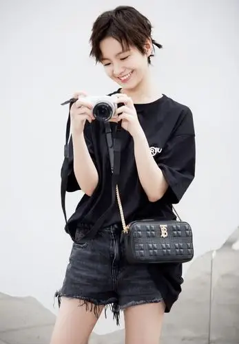 "乔英子"终于变叛逆少女,剪短发扎小辫子,才19岁就这么会玩