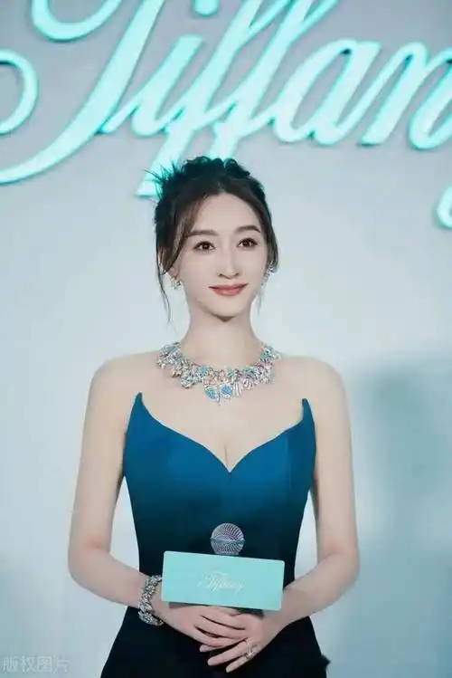 李小冉tiffany珠宝写真,一颦一笑一回眸,亦诗亦韵亦端庄