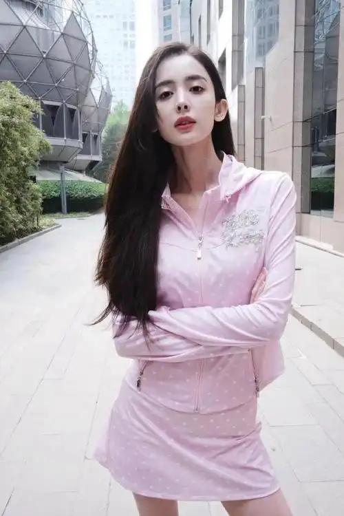 古力娜扎再晒美照,青春靓丽气质优雅,大秀纤细美腿性感迷人|白皙|杨幂