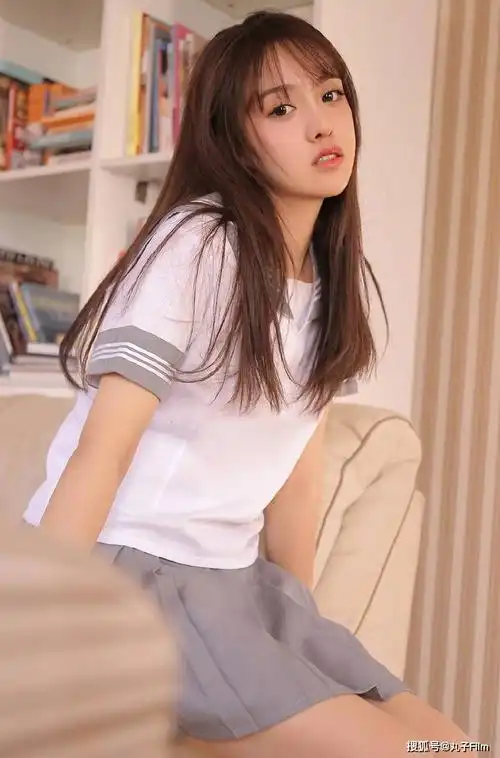 性感美女时尚写真校服小姐姐校花甜美迷人笑容清纯可爱