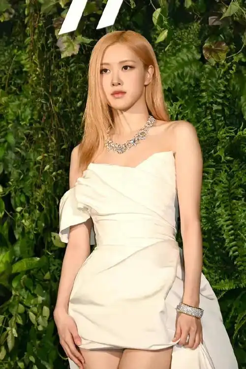 朴彩英蒂芙尼全球品牌代言人##沙仑玫瑰朴彩英