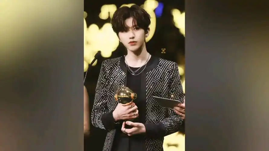 神仙颜值蔡徐坤只因你太美