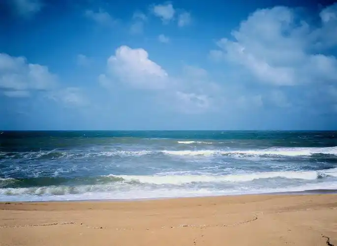 拍打沙滩的浪花自然风景高清图片