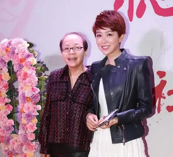 姜妍:错爱妈宝男,遭男友妈嫌弃,干妈宋丹丹拿她当亲闺女