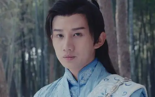 《锦绣未央》中二弟(李敏德)是由梁振伦饰演的.