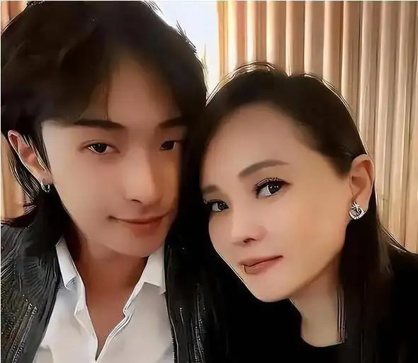 秦昊妻子伊能静韩国打水光针引发社会热议:美的追求与自然衰老的冲突