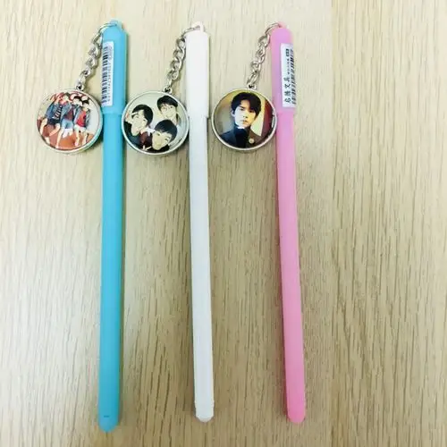 tfboys周边 应援 笔_tfboys易烊千玺王源王俊凯黑色中性笔吊坠笔水笔