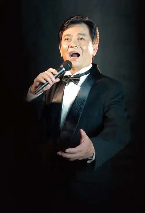 艺术人生访谈壮族男高音歌唱家翁葵