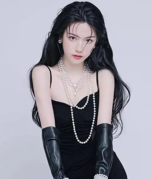 刑菲穿透视黑纱露背高开叉短裙风情万种美艳撩人