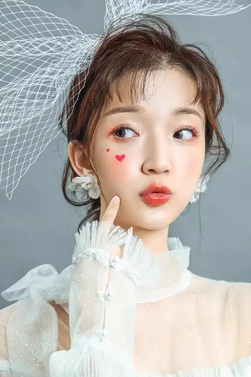 自由数码培训陈畅的化妆造型作品《甜美可爱妆面》