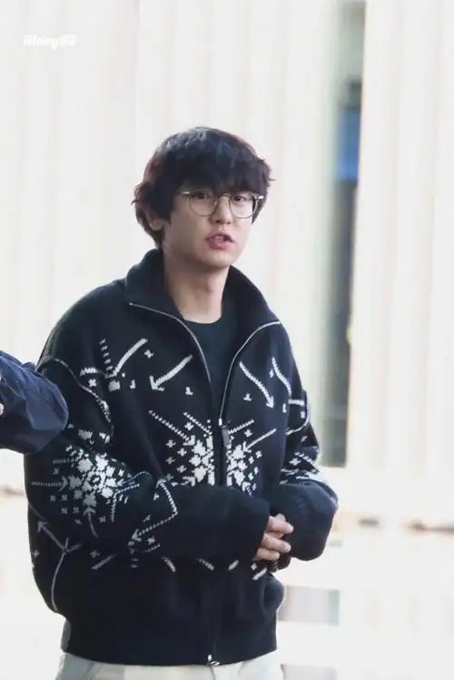 朴灿烈超话#朴灿烈唯一官方门面#【预览】231117 仁川机场出发 cr