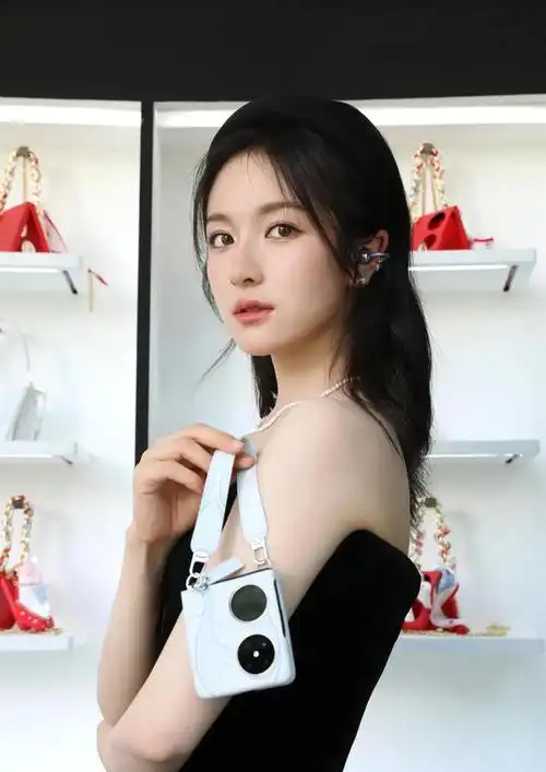 业务能力很强,人很美的95后小花 李兰迪|二级演员_网易订阅