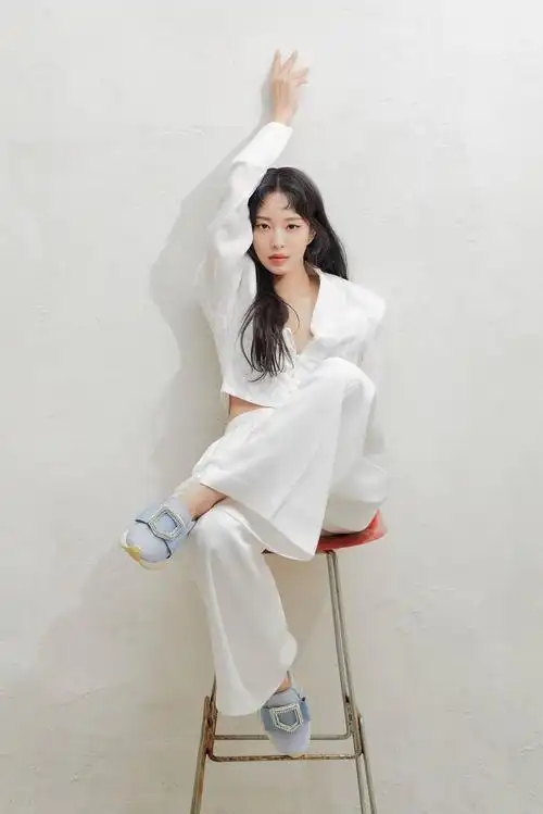 韩国女艺人韩艺瑟最新代言宣传照曝光