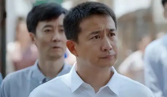 而且还有一个更重要的原因,黄磊的观众缘直线下降,他现在演电视剧已经