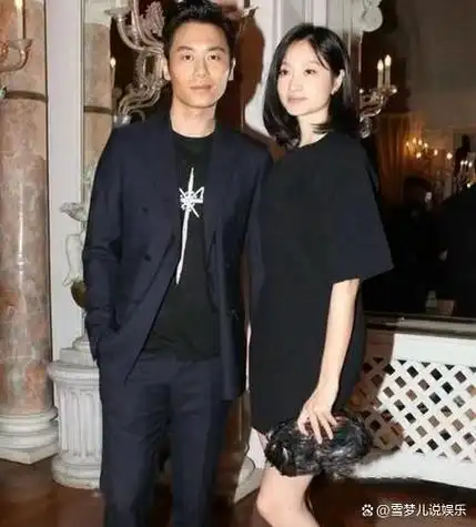 女化妆师晒出自己与朱亚文合照