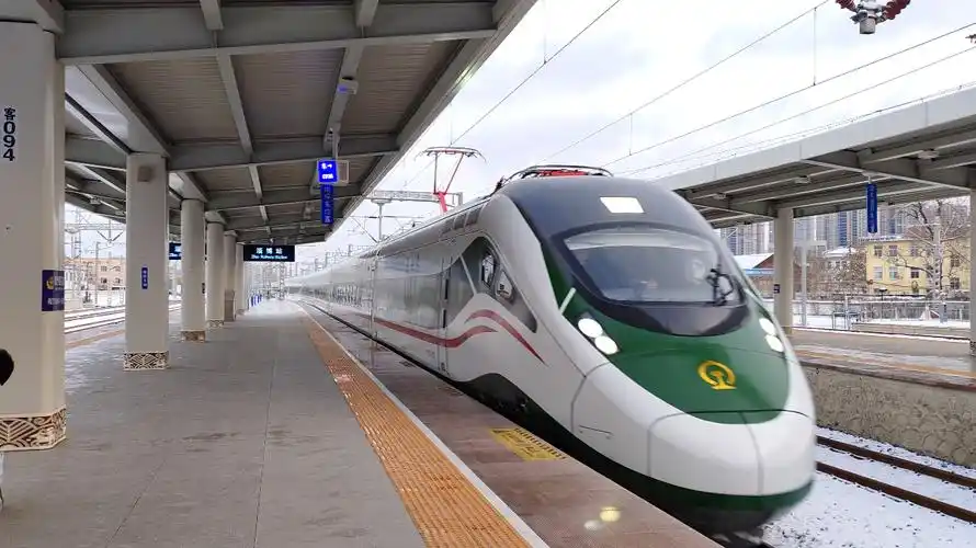 cr200j3-c-0502担当c938次列车减速停靠淄博站