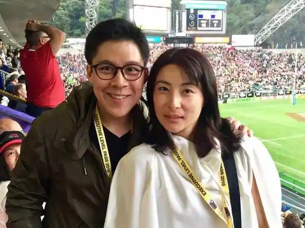 相差4岁差距大,40岁霍启山太帅气受富婆青睐|马|郭晶晶|章子怡|娱乐圈