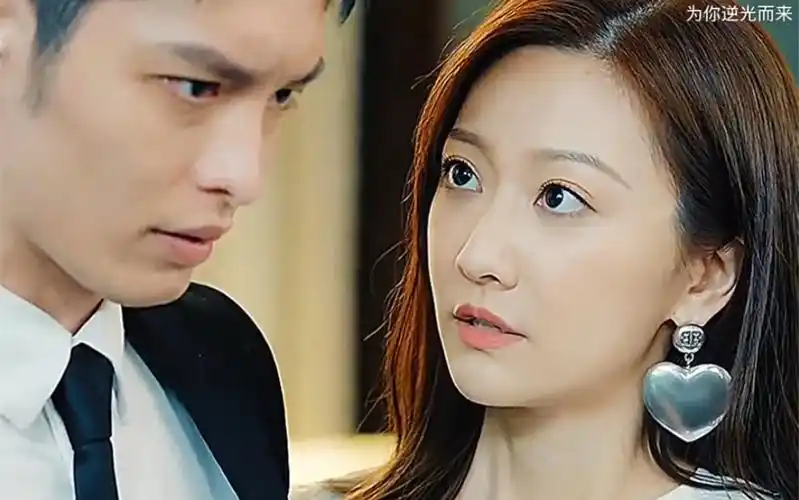 女明星和她的保镖男朋友,安全感满满.#余玥#曹佑宁