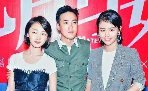 众所周知,周冬雨与易烊千玺有8岁的年龄差,不过个子娇小,长相也显小的