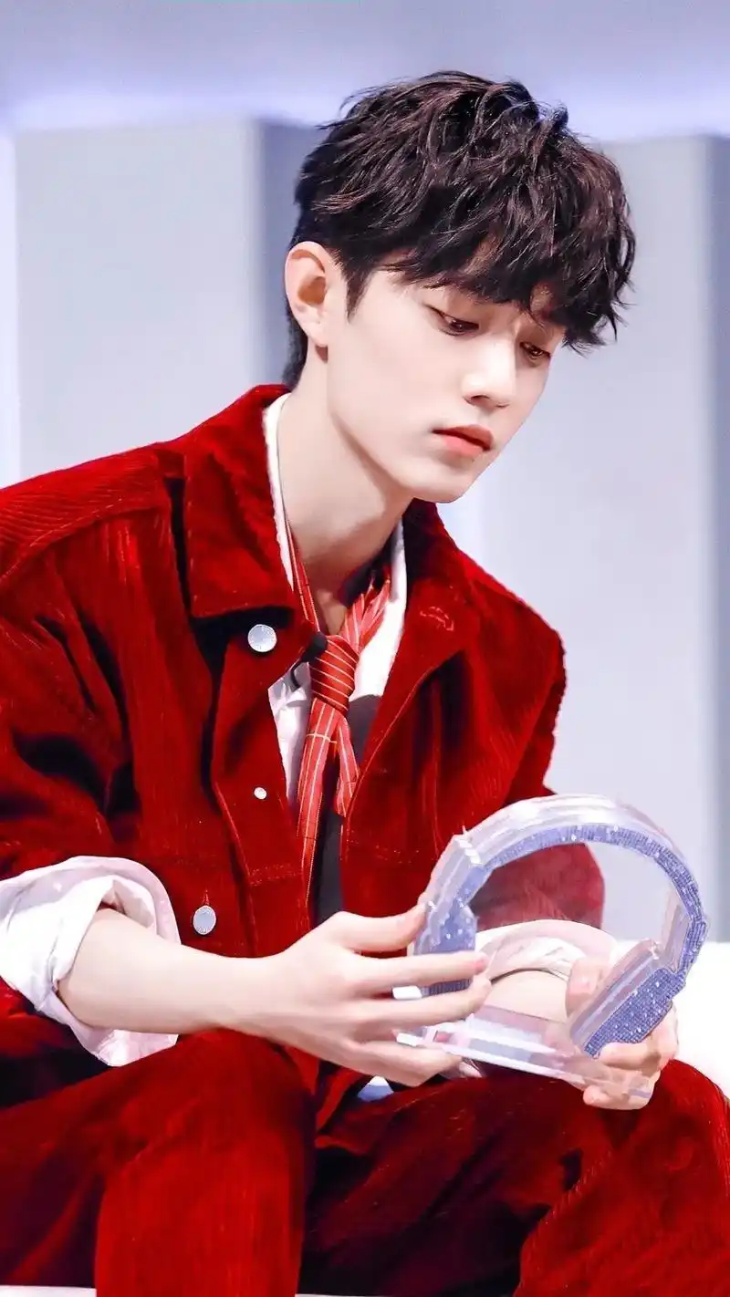 肖战#肖战红衣 - 抖音