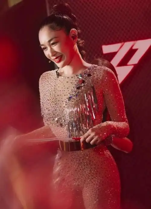 筷子腿,排骨胸是浪姐标配?这些珠圆玉润的女星难道不更有味道?