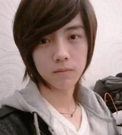 鹿晗的贴吧最早是在零几年建立的,由他的小学妹共同建立,直到鹿晗出道