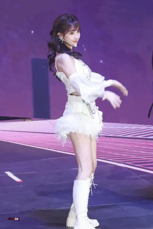 李艺彤出道十周年快乐