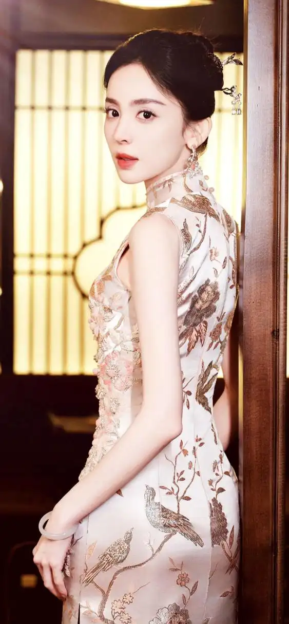 古力娜扎穿上旗袍,简直美呆了!