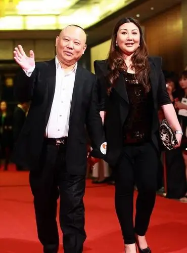 两段婚姻两个儿子,被胡中惠抛弃,女演员王惠成就了如今的郭德纲